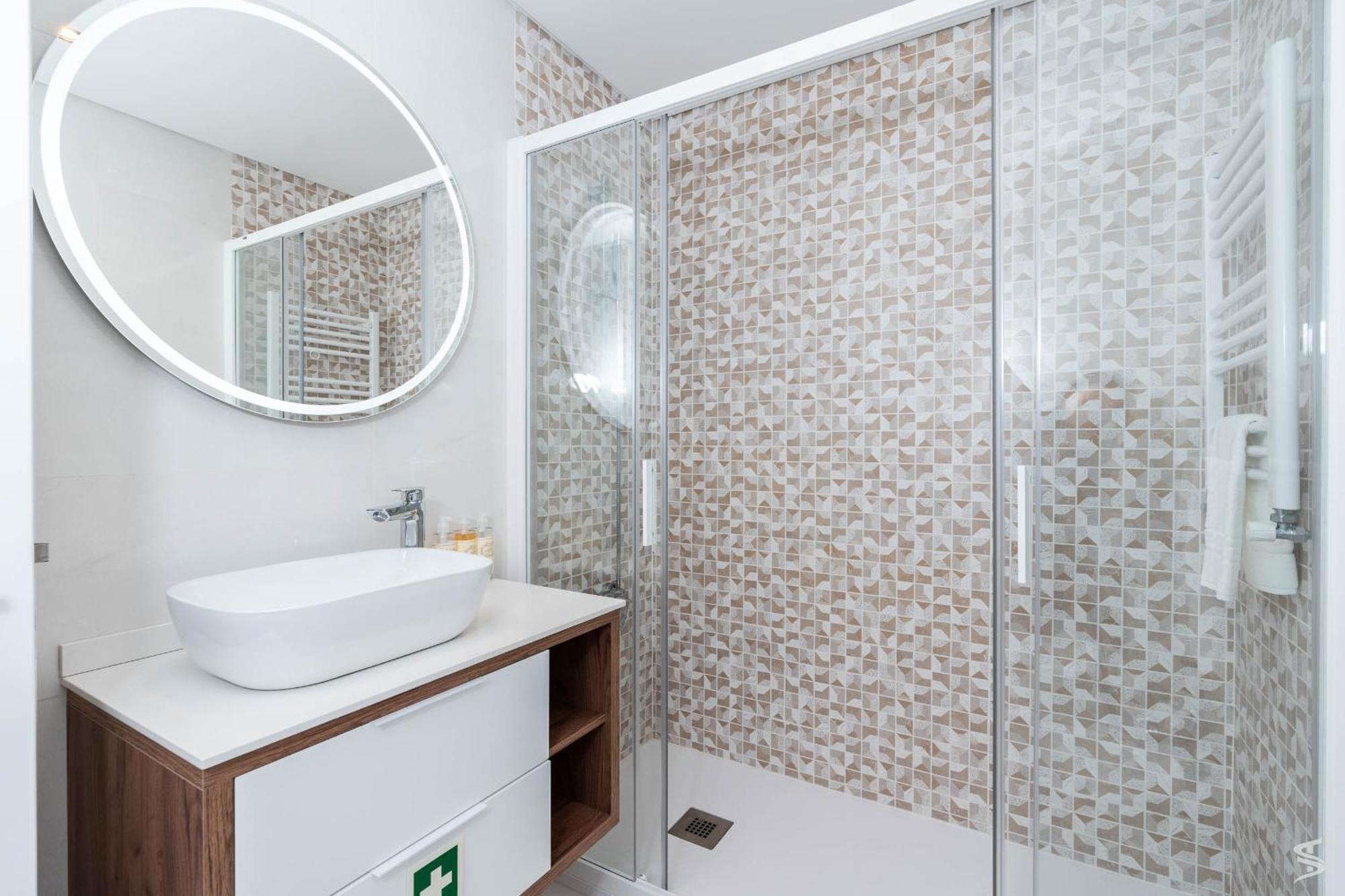 Cedofeita Sunny Apartment - Balcony & Parking ปอร์โต ภายนอก รูปภาพ